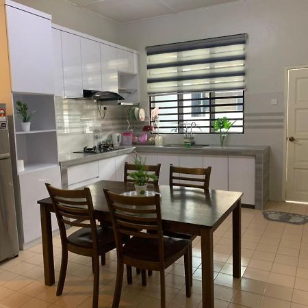 Homestay Maryam Lumut Luaran gambar